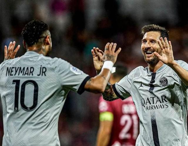 记者：本届世界杯将有半场球员和教练采访，赛前两天开发布会（记者称本届世界杯增设半场球员、教练采访，赛前两天举行新闻发布会）