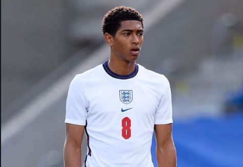 太阳报：卷入亚马尔分手事件的女网红喜欢KK，是名狂热足球迷（太阳报：卷入亚马尔分手风波的女网红钟情KK，是名铁杆球迷）